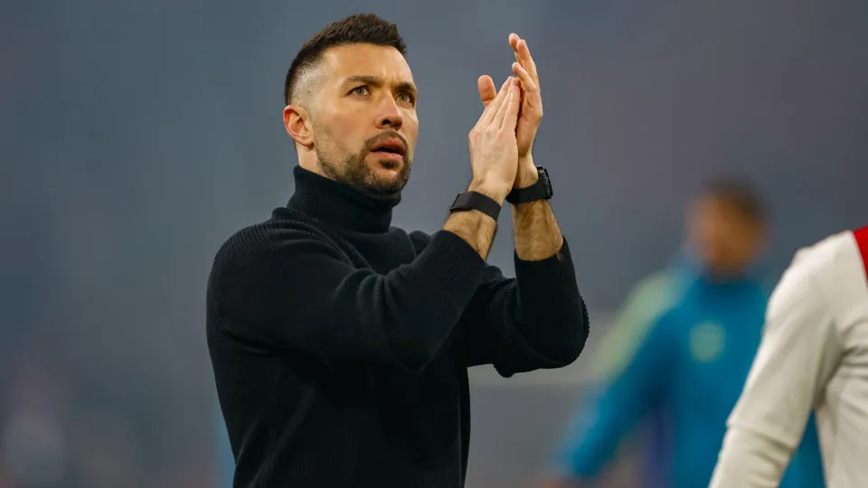 Amsterdam, Netherlands - March 16: Head coach Francesco Farioli of Ajax looks on during the Eredivisie match between AFC Ajax and AZ Alkmaar at Johan Cruijff ArenA on March 16, 2025 in Amsterdam, Netherlands. (Photo by Henk Jan Dijks/Marcel ter Bals/DeFod