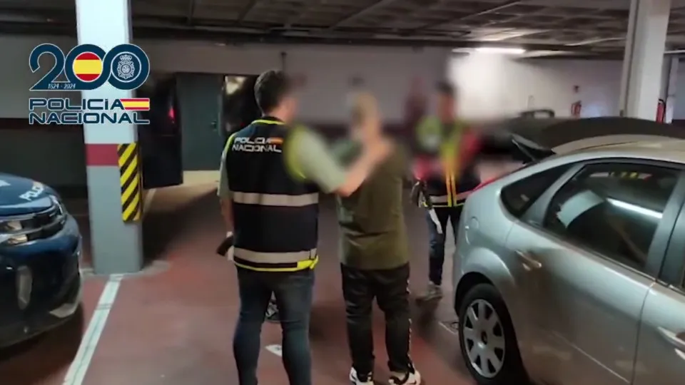 Professor entre 61 detidos por material sexual infantil em Espanha