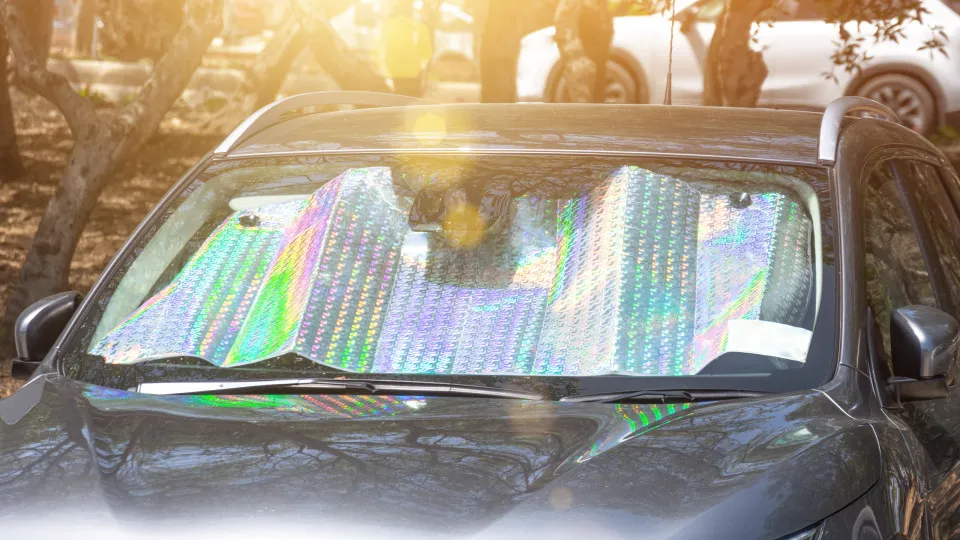 Carro protegido do sol