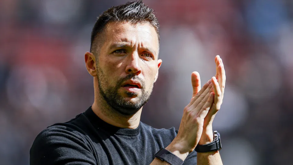 Amsterdam, Netherlands - May 18: head coach Francesco Farioli of Ajax looks dejected during the Eredivisie match between AFC Ajax and FC Twente '65 at Johan Cruijff ArenA on May 18, 2025 in Amsterdam, Netherlands. (Photo by Henk Jan Dijks/Marcel ter Bals/
