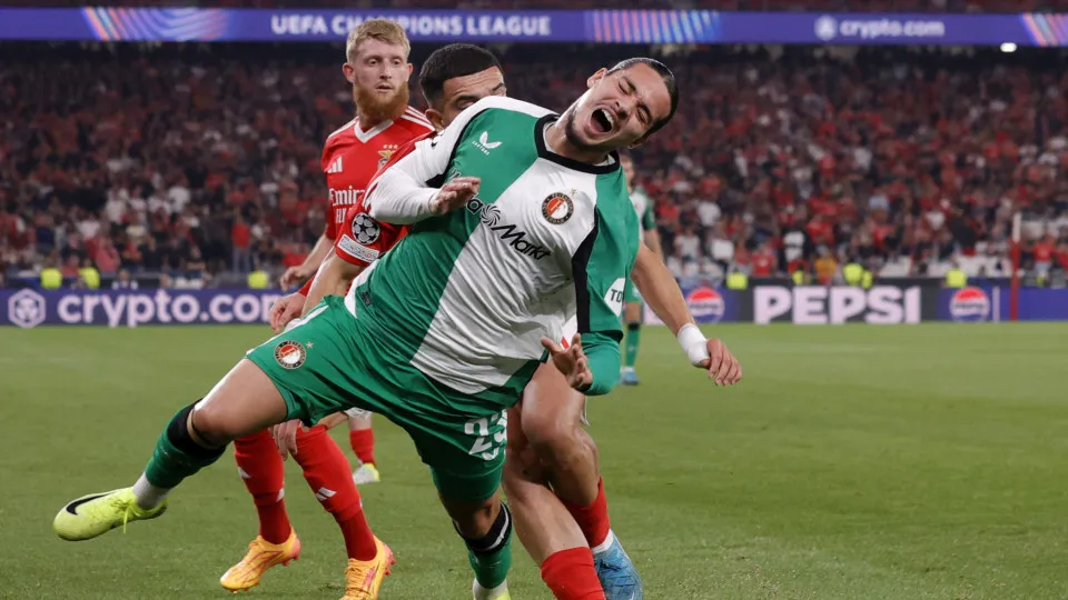 LISBON, PORTUGAL - OCTOBER 23: (L-R) Jan Niklas Beste of Benfica, Zeki Amdouni of Benfica, Anis Hadj Moussa of Feyenoord  during the UEFA Champions League  match between Benfica v Feyenoord at the Estadio Da Luz on October 23, 2024 in Lisbon Portugal (Pho
