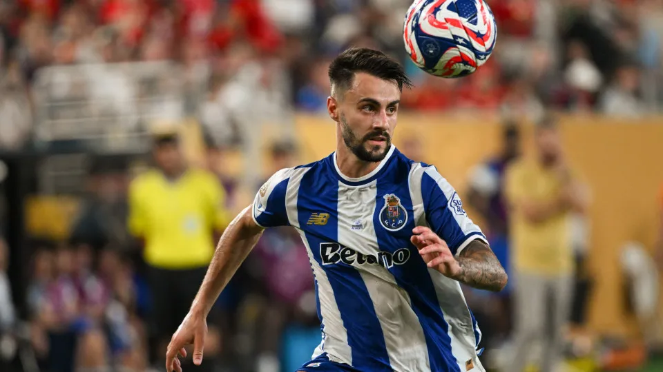 EAST RUTHERFORD, NEW JERSEY - JUNE 23: Fabio Vieira #10 of FC Porto runs down a ball during the first half of the FIFA Club World Cup 2025 group A match between FC Porto and Al Ahly SC at MetLife Stadium on June 23, 2025 in East Rutherford, New Jersey. (P
