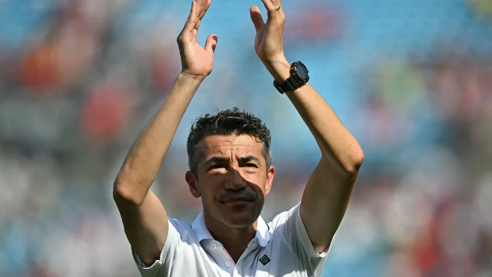 Benfica's Portuguese head coach Bruno Lage reacts at the end of the FIFA Club World Cup 2025 Group C football match between Portugal's Benfica and Germany's Bayern Munich at the Bank of America stadium in Charlotte on June 24, 2025. (Photo by Paul ELLIS /