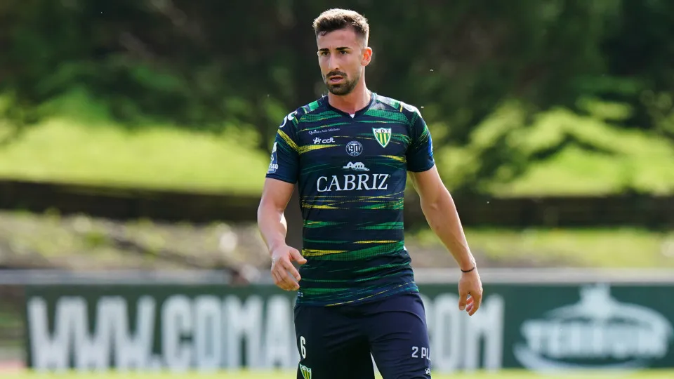MAFRA, PORTUGAL - FEBRUARY 17:  Andre Ceitil of CD Tondela during the Liga Portugal 2 match between CD Mafra and CD Tondela at Estadio do Parque Desportivo Municipal de Mafra on February 17, 2024 in Mafra, Portugal.  (Photo by Gualter Fatia/Getty Images)