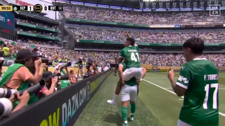 'Paulinho, Paulão'. Este golo atirou o Palmeiras para os 'quartos'