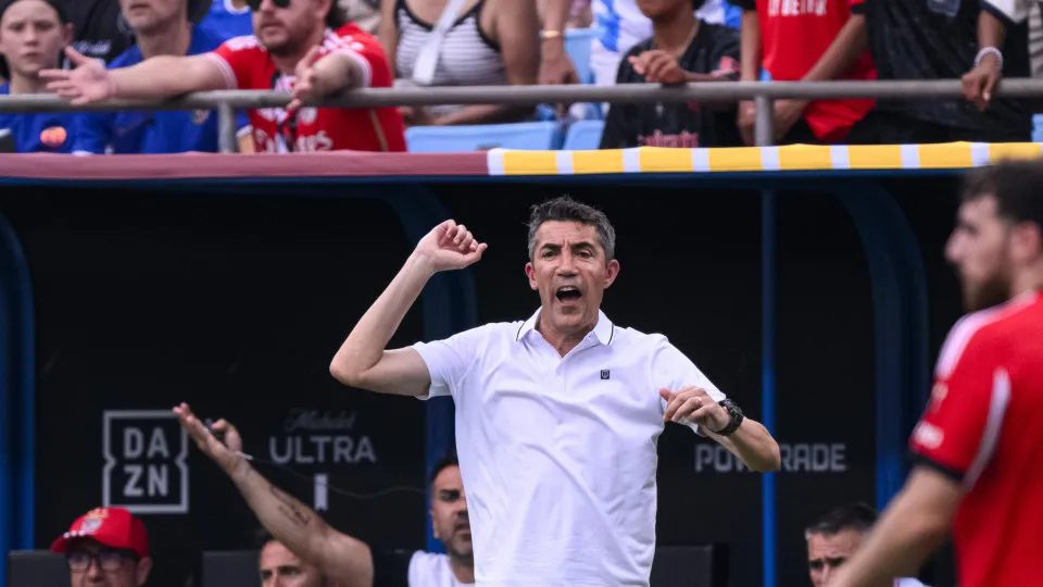 CHARLOTTE, NORTH CAROLINA - JUNE 28: SL Benfica Head Coach Bruno Lage gestures during the FIFA Club World Cup 2025 round of 16 match between SL Benfica and Chelsea FC at Bank of America Stadium on June 28, 2025 in Charlotte, North Carolina. (Photo by Marc