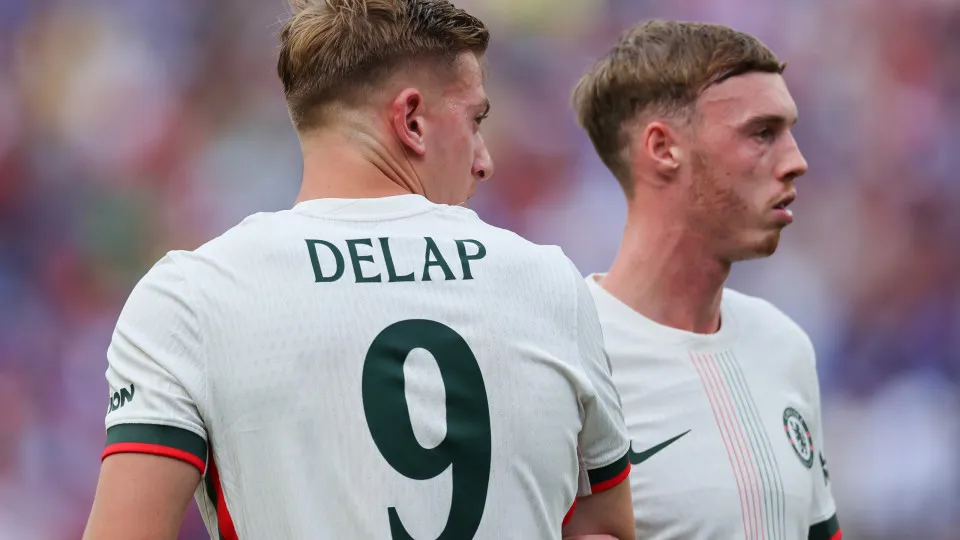 PHILADELPHIA, PA - JUNE 20:  Liam Delap #9 of Chelsea F.C. and Cole Palmer #10 of Chelsea F.C. during the FIFA Club World Cup Group D game against CR Flamengo on June 20, 2025 at Lincoln Financial Field in Philadelphia, Pennsylvania. (Photo by Rich Graess
