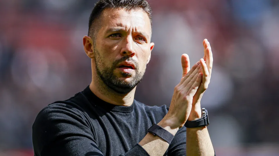 Amsterdam, Netherlands - May 18: head coach Francesco Farioli of Ajax looks dejected during the Eredivisie match between AFC Ajax and FC Twente '65 at Johan Cruijff ArenA on May 18, 2025 in Amsterdam, Netherlands. (Photo by Henk Jan Dijks/Marcel ter Bals/