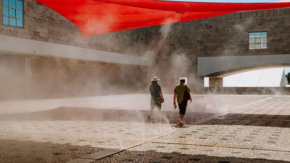 calor, vapor de água, centro cultural de belem, em lisboa