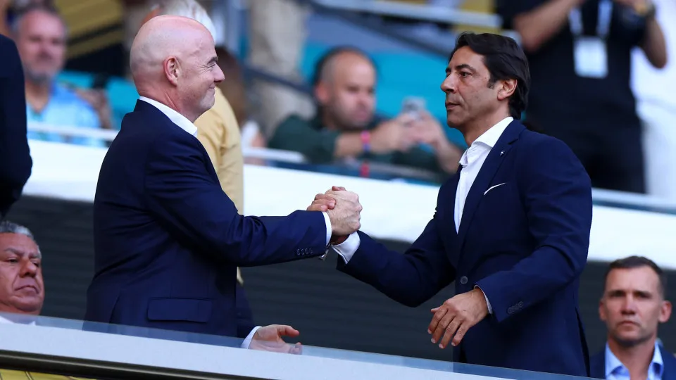 MIAMI GARDENS, FLORIDA - JUNE 16: FIFA President Gianni Infantino greets Benfica president Rui Costa ahead of the FIFA Club World Cup 2025 group C match between CA Boca Juniors and SL Benfica at Hard Rock Stadium on June 16, 2025 in Miami Gardens, Florida