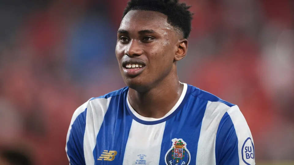 EAST RUTHERFORD, NEW JERSEY - JUNE 23: A dejected Samu Aghehowa of FC Porto looks towards the fans following the final whistle of the FIFA Club World Cup 2025 group A match between FC Porto and Al Ahly SC at MetLife Stadium on June 23, 2025 in East Ruther