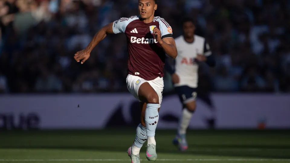 BIRMINGHAM, ENGLAND - MAY 16: Ollie Watkins of Aston Villa in action during the Premier League match between Aston Villa FC and Tottenham Hotspur FC at Villa Park on May 16, 2025 in Birmingham, England. (Photo by Joe Prior/Visionhaus via Getty Images)