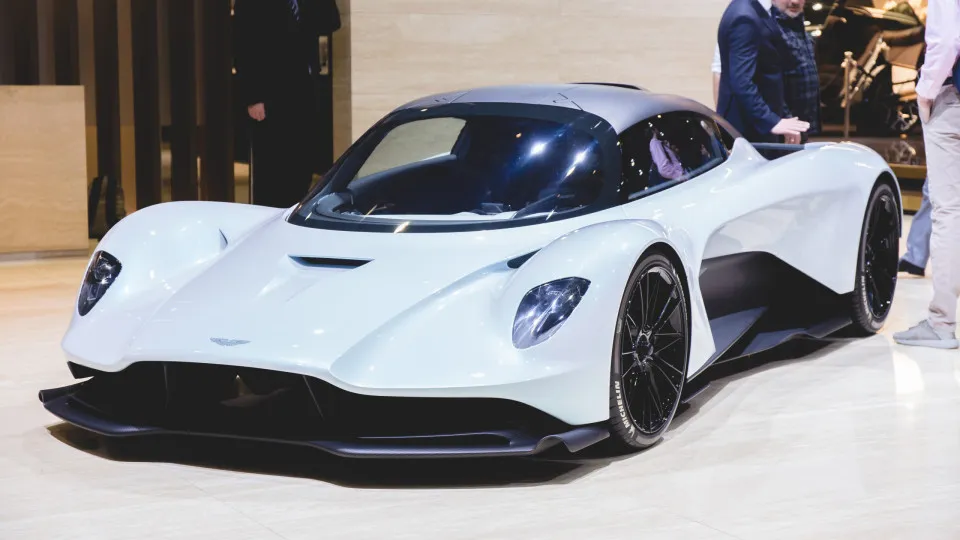 Aston Martin Valkyrie no Salão de Genebra de 2024.