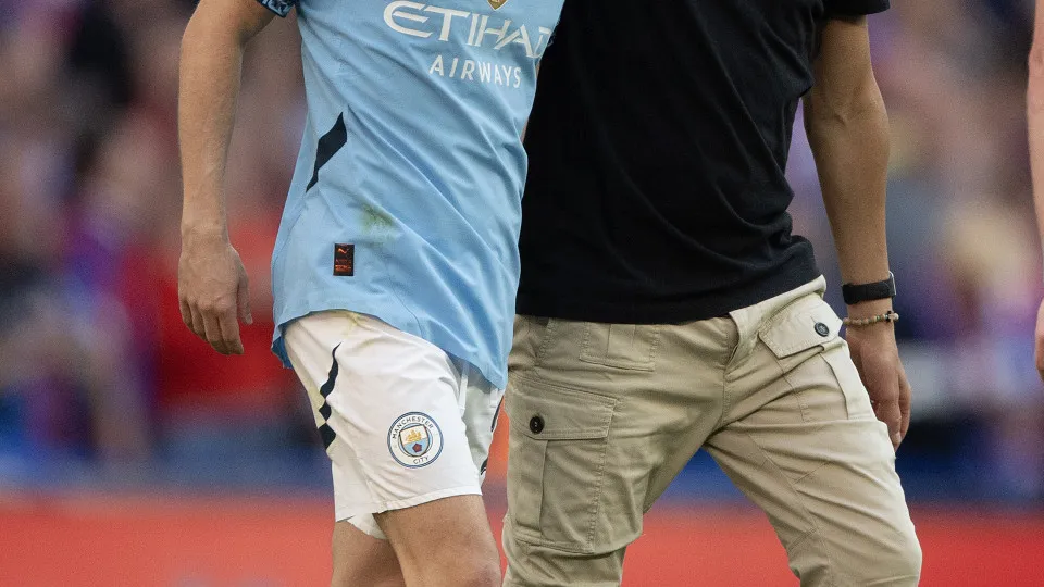 LONDON, ENGLAND - MAY 17:  Manchester City manager Pep Guardiola and Bernardo Silva react to defeat after the Emirates FA Cup Final match between Crystal Palace and Manchester City at Wembley Stadium on May 17, 2025 in London, England. (Photo by Visionhau
