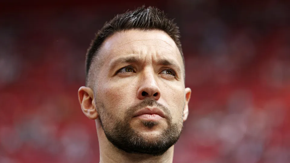 AMSTERDAM - Ajax coach Francesco Farioli during the Dutch Eredivisie match between AFC Ajax and Sparta Rotterdam at the Johan Cruijff ArenA on April 27, 2025 in Amsterdam, Netherlands. ANP MAURICE VAN STEEN (Photo by ANP via Getty Images)