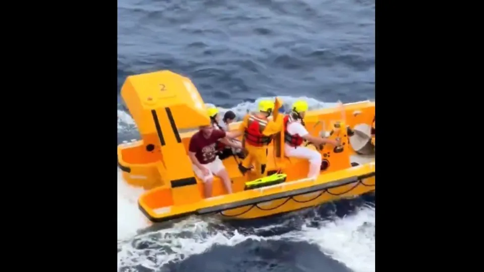 Pai salta ao mar para salvar filha que caiu em cruzeiro da Disney