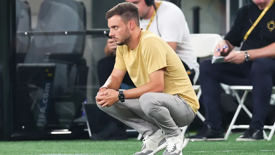 EAST RUTHERFORD, NJ - JUNE 23: Martin Anselmi head coach of FC Porto during the FIFA Club World Cup Group A Game against Al Ahly on June 23, 2025 at MetLife Stadium in East Rutherford, New Jersey.  Photo by Rich Graessle/Icon Sportswire via Getty Images)
