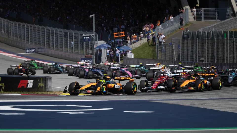 Pelotão compacto no GP da Áustria de Fórmula 1.
