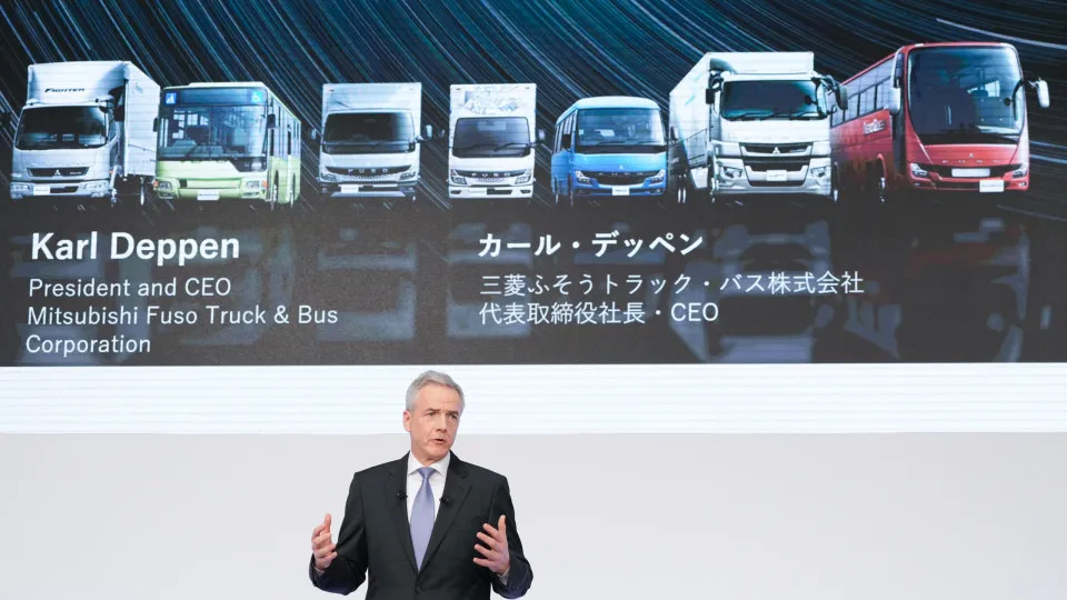 Karl Deppen, no âmbito da fusão Mitsubishi/Hino.