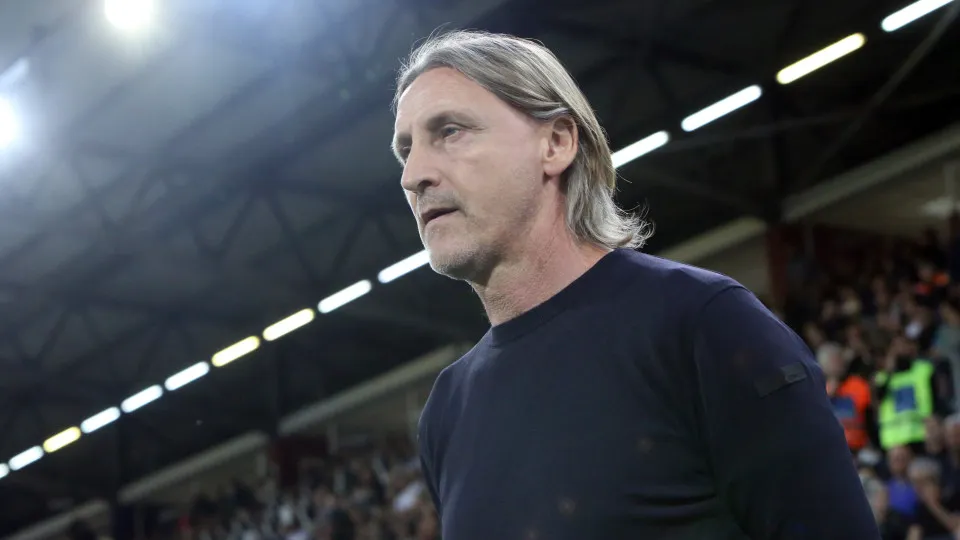CAGLIARI, ITALY - MAY 18: Cagliari's coach Davide Nicola looks on  during the Serie A match between Cagliari and Venezia at Sardegna Arena on May 18, 2025 in Cagliari, Italy. (Photo by Enrico Locci/Getty Images)