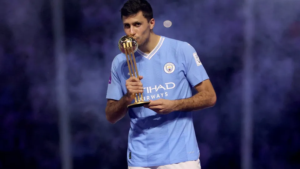 JEDDAH, SAUDI ARABIA - DECEMBER 22:  Rodri of Manchester City kisses the Golden Ball award following the FIFA Club World Cup Saudi Arabia 2023 Final between Manchester City and Fluminense at King Abdullah Sports City on December 22, 2023 in Jeddah, Saudi 