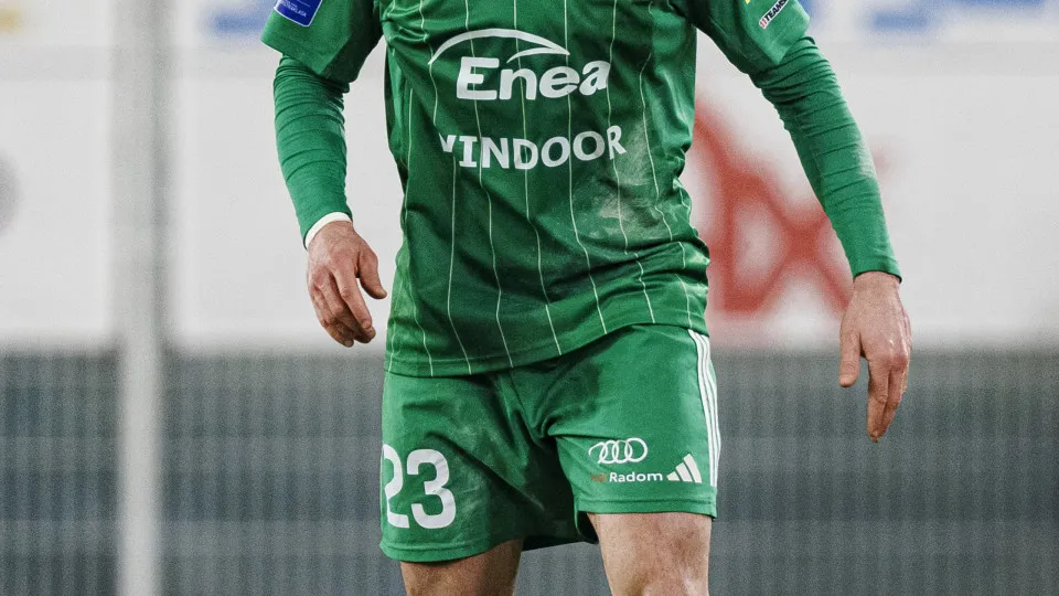 RADOM, POLAND - FEBRUARY 28: Paulo Henrique of Radomiak Radom looks to pass the ball during the PKO Bank Polski Ekstraklasa match between Radomiak Radom and Widzew Lodz at Stadion Braci Czachorow on February 28, 2025 in Radom, Poland. (Photo by Maciej Rog