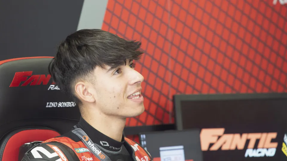 Borja Gómez durante testes de Moto2 em Portimão.