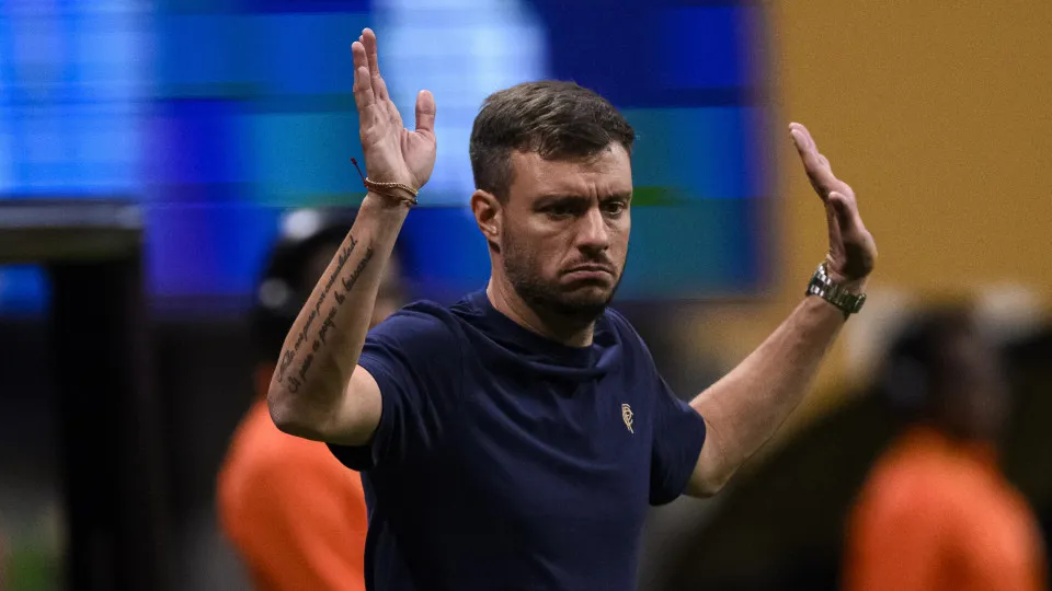 ATLANTA, GEORGIA - JUNE 19: Porto Head Coach Martín Rodrigo Anselmi gestures during the FIFA Club World Cup 2025 group A match between Internacional CF Miami and FC Porto at Mercedes-Benz Stadium on June 19, 2025 in Atlanta, Georgia. (Photo by Marcio Mach