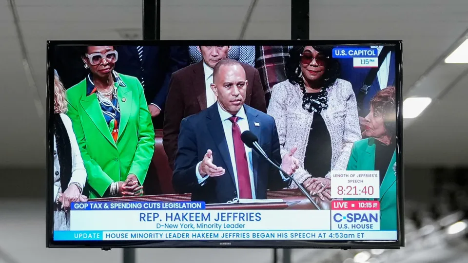 Hakeem Jeffries, líder dos Democratas na Câmara dos Representantes,