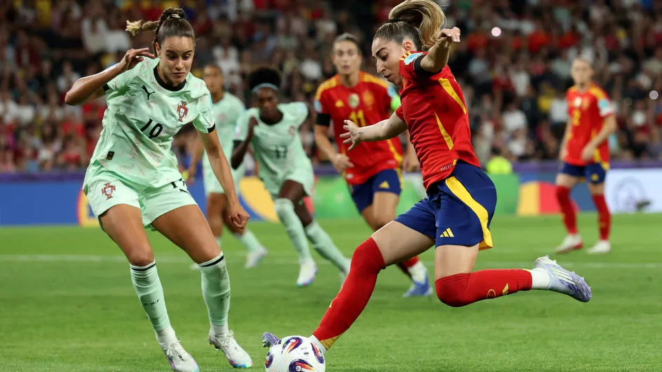 BERN, SWITZERLAND - JULY 03: Olga Carmona of Spain is challenged by Ana Borges of Portugal during the UEFA Women's EURO 2025 Group B match between Spain and Portugal at Stadion Wankdorf on July 03, 2025 in Bern, Switzerland. (Photo by Alexander Hassenstei