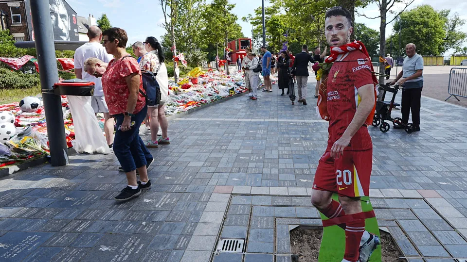 Tributes at Anfield Stadium, home of Liverpool, in memory of Diogo Jota who has died at the age of 28. The Portugal forward died along with his younger brother Andre Silva in the accident in Zamora on Thursday morning. Picture date: Friday July 4, 2025. (