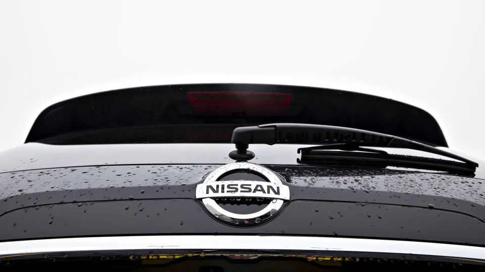 Logótipo da Nissan num Rogue.