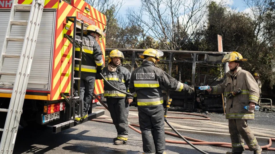 bombeiros, bombeiro, incêndio, camião