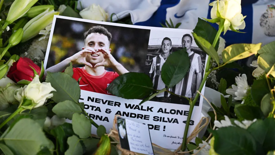 GONDOMAR, PORTUGAL - JULY 04: Members of the public lay flowers, messages and football shirts at a public wake held for Diogo Jota and his brother Andre Silva at the Capela da Ressurreicao on July 04, 2025 in Gondomar, Portugal. Diogo Jota was a professio