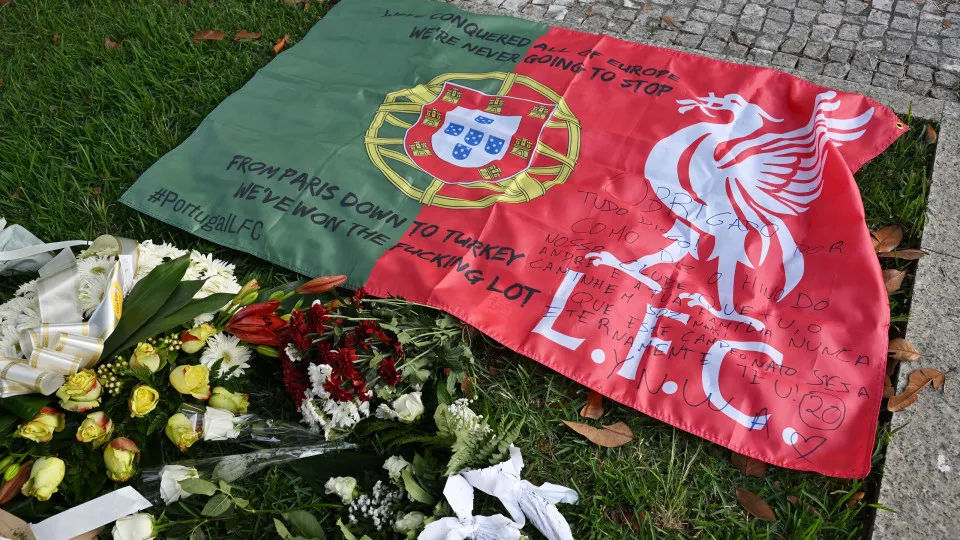 GONDOMAR, PORTUGAL - JULY 04: Members of the public lay flowers and a Portugal/Liverpool flag at a public wake held for Diogo Jota and his brother Andre Silva at the Capela da Ressurreicao on July 04, 2025 in Gondomar, Portugal. Diogo Jota was a professio