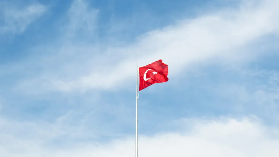 Turquia adota lei para reintegração dos combatentes do PKK curdo