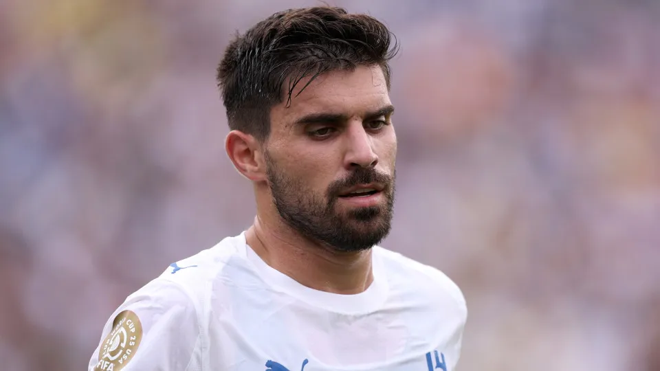 ORLANDO, FLORIDA - JULY 04: Ruben Neves #8 of Al Hilal  during the FIFA Club World Cup 2025 quarter final match between Fluminense FC and Al Hilal at Camping World Stadium on July 04, 2025 in Orlando, Florida. (Photo by Justin Setterfield - FIFA/FIFA via 