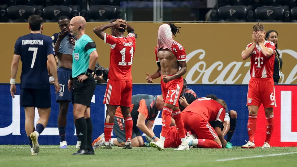 ATLANTA, GEORGIA - JULY 05: Players of FC Bayern Munchen react after Jamal Musiala #42 is injured during the FIFA Club World Cup 2025 quarter-final match between Paris Saint-Germain and FC Bayern München at Mercedes-Benz Stadium on July 05, 2025 in Atlant