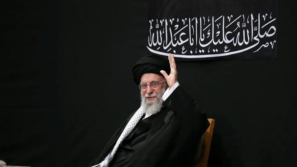 Ali Khamenei, primeira aparição, 