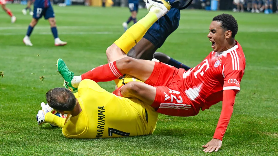 ATLANTA, GA  JULY 05:  Bayern Munich midfielder Jamal Musiala (42) reacts as he is entangled with PSG goalkeeper Gianluigi Donnarumma (1) during the FIFA Club World Cup match between FC Bayern Munich and Paris Saint-Germain FC on July 5th, 2025 at Mercede