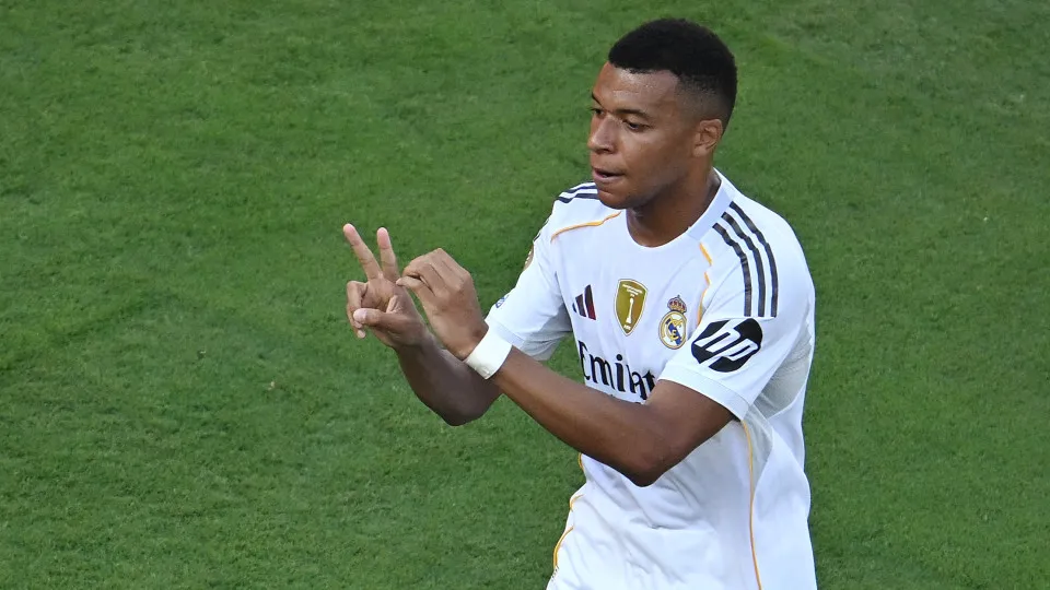 Real Madrid's French forward #09 Kylian Mbappe celebrates scoring his team's third goal during the FIFA Club World Cup 2025 quarterfinal football match between Spain's Real Madrid and Germany's Borussia Dortmund at the MetLife stadium in East Rutherford, 