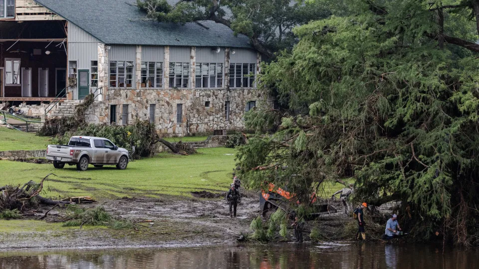 Mortos nas cheias no Texas sobem para 68. Autoridades esperam aumento