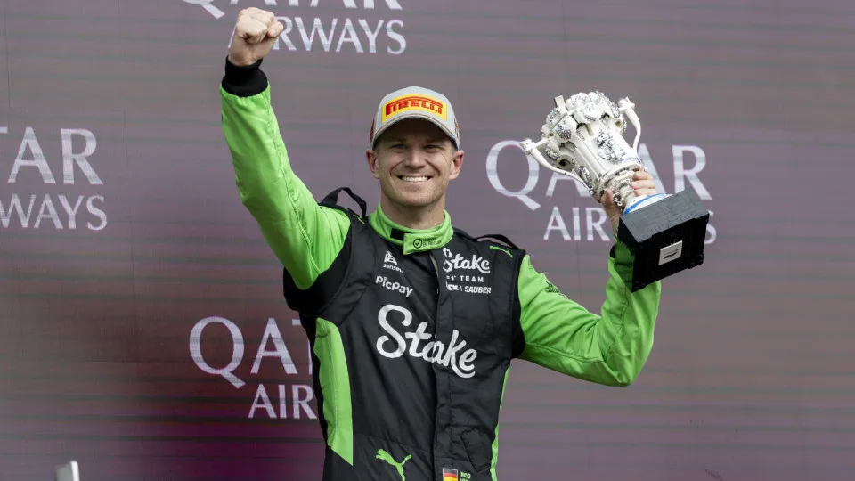 Nico Hulkenberg no pódio do GP da Grã-Bretanha de F1.