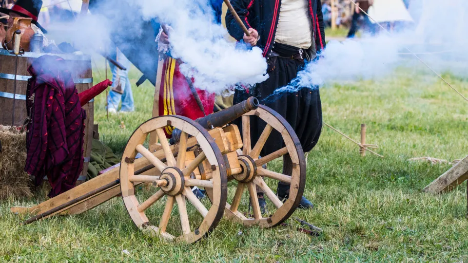 recriação histórica, feira medieval, pólvora, canhão, tiro