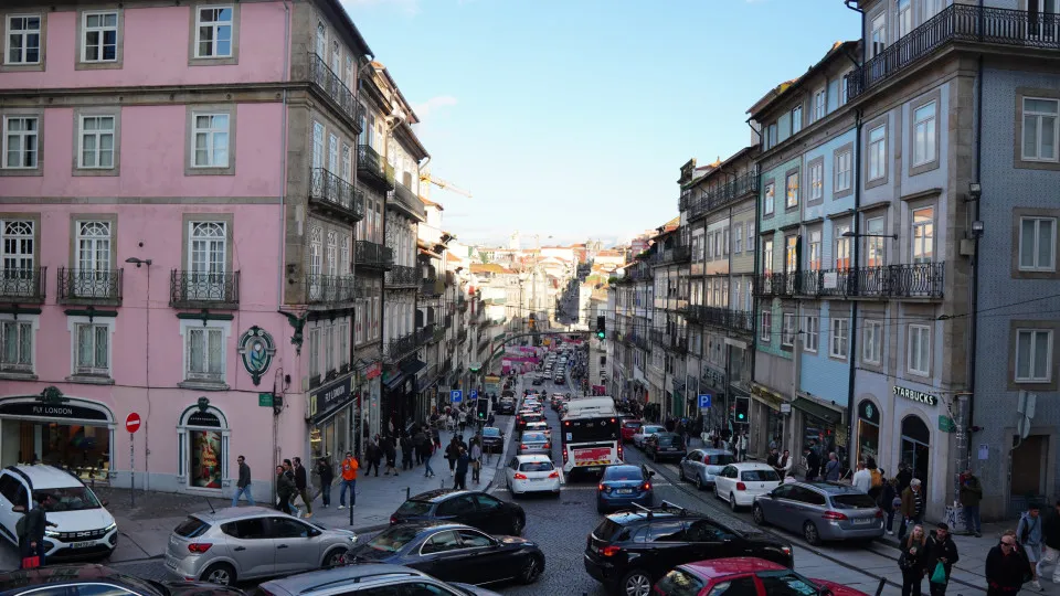 Trânsito automóvel no Porto.