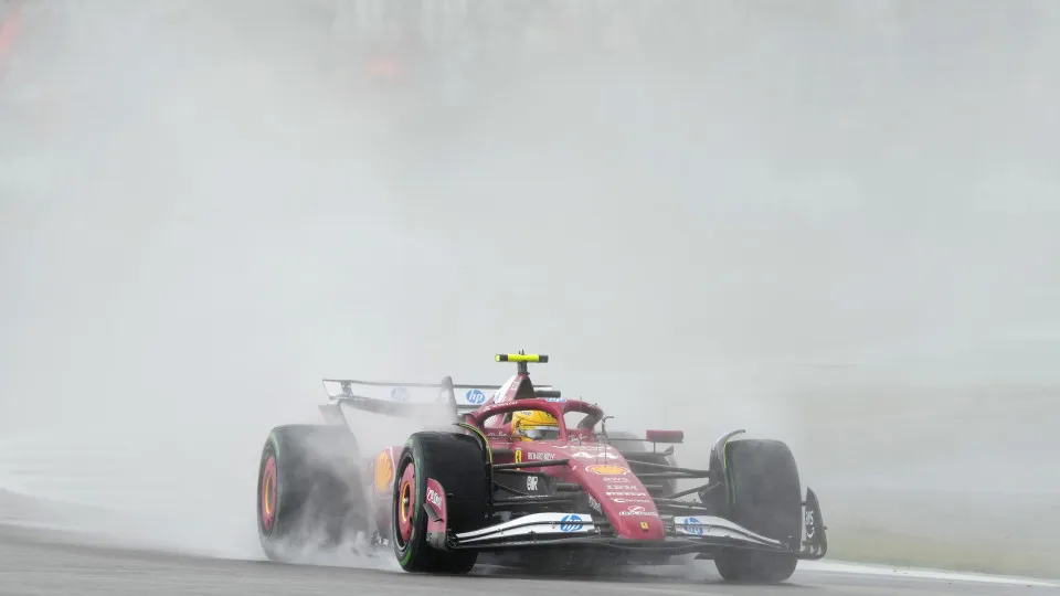 Lewis Hamilton durante o GP da Grã-Bretanha de 2025.