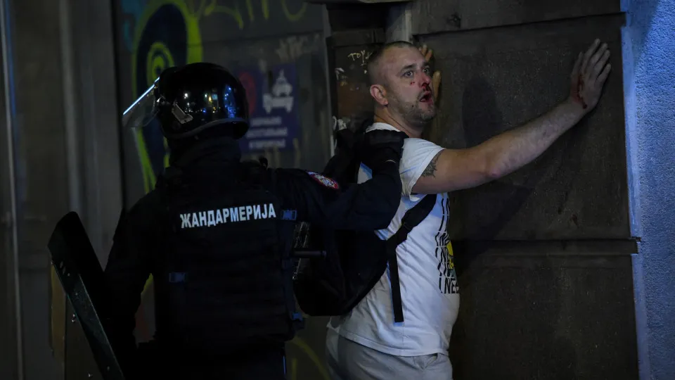 protestos sérvia