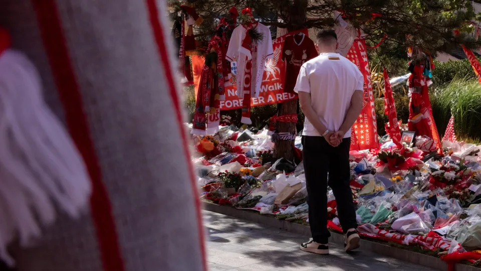LIVERPOOL, ENGLAND - JULY 08: Andrew Robertson paying tribute to Diogo Jota at Anfield on July 08, 2025 in Liverpool, England. The Liverpool player and Portugal international Diogo Jota, 28,  was killed in a car crash on July 03 in Zamora, Spain. He was t