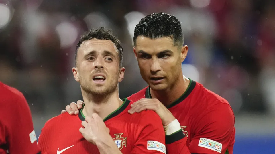 Cristiano Ronaldo e Diogo Jota