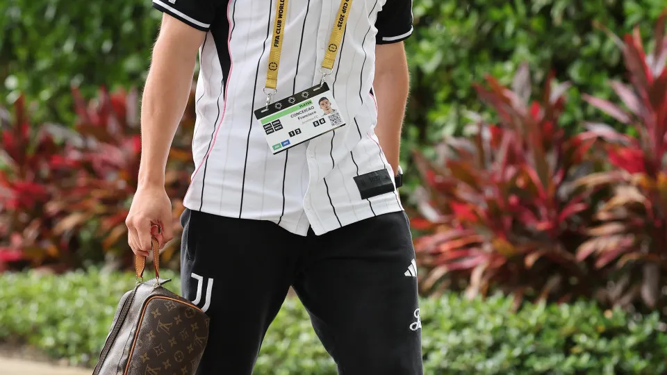 MIAMI GARDENS, FLORIDA - JULY 01: Francisco Conceicao #7 of Juventus FC arrives prior to the FIFA Club World Cup 2025 round of 16 match between Real Madrid CF and Juventus FC at Hard Rock Stadium on July 01, 2025 in Miami Gardens, Florida. (Photo by Micha